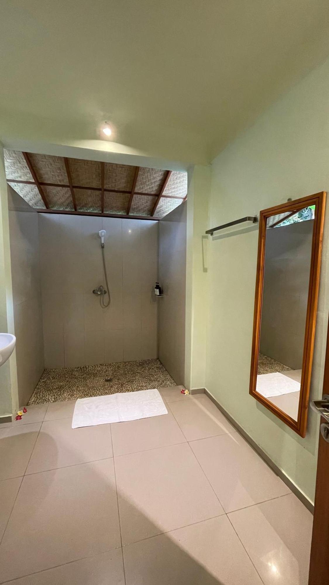 Bali Cottage Sambirenteng Buleleng  Bilik gambar